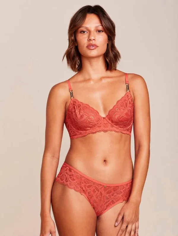 Conjunto Sutiã Meia-Taça Em Renda E Calcinha Tanga Brasileira